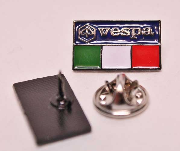 Pin Vespa Schriftzug mit ital. Farben