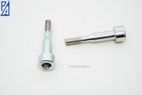 Schraube zur Montage Vergaser M7 mm mit Innensechskant