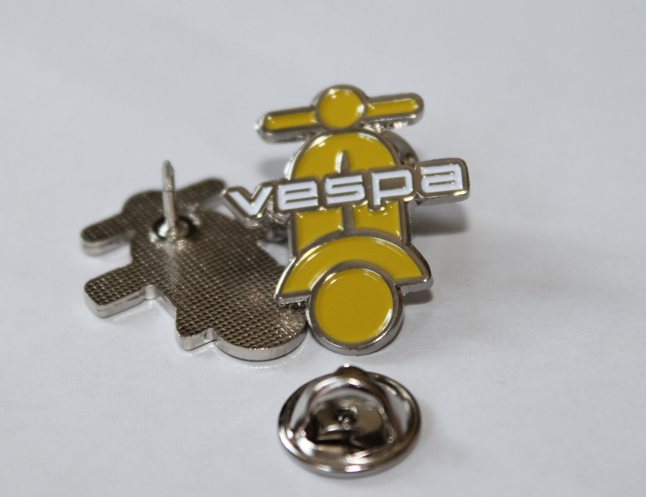 Pin Vespa gelb