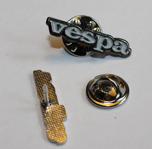 Pin Vespa Schriftzug weiß