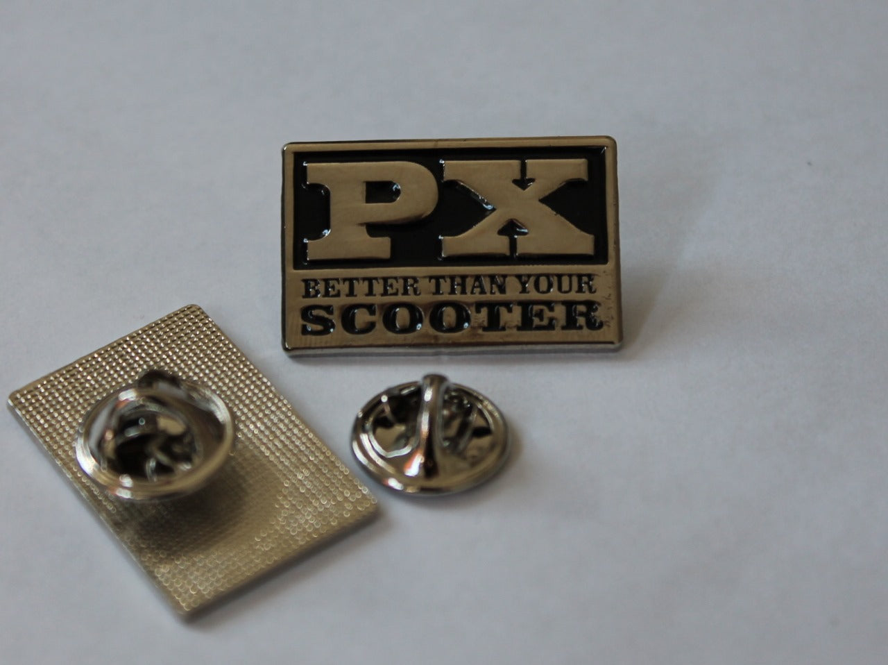 Pin Vespa Schriftzug PX schwarz