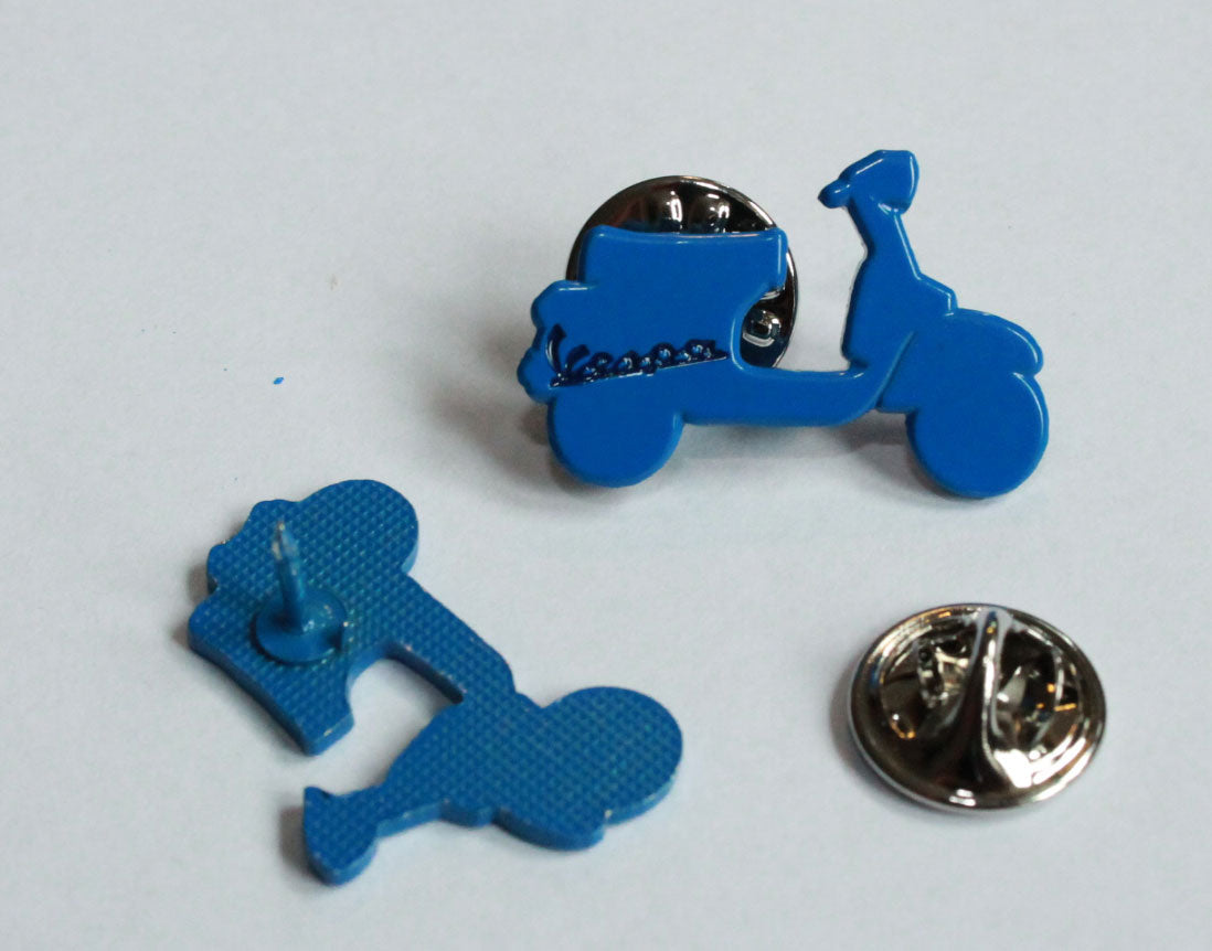Pin Vespa blau