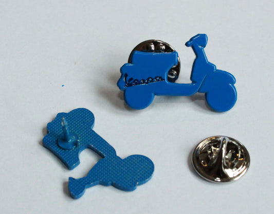 Pin Vespa blau