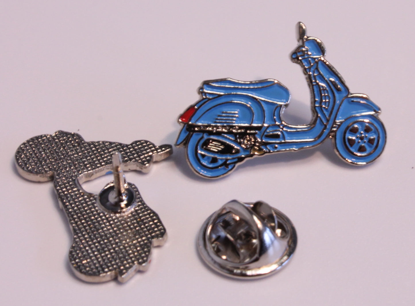 Pin Vespa GTS blau
